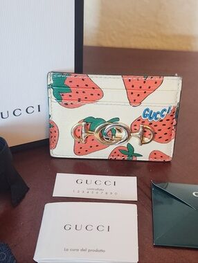 Gucci Zumi Strawberry Leather Card Holder